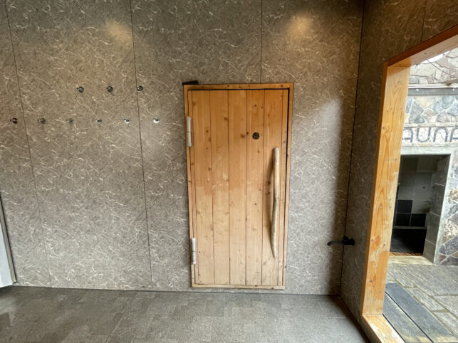 サウナ室入口