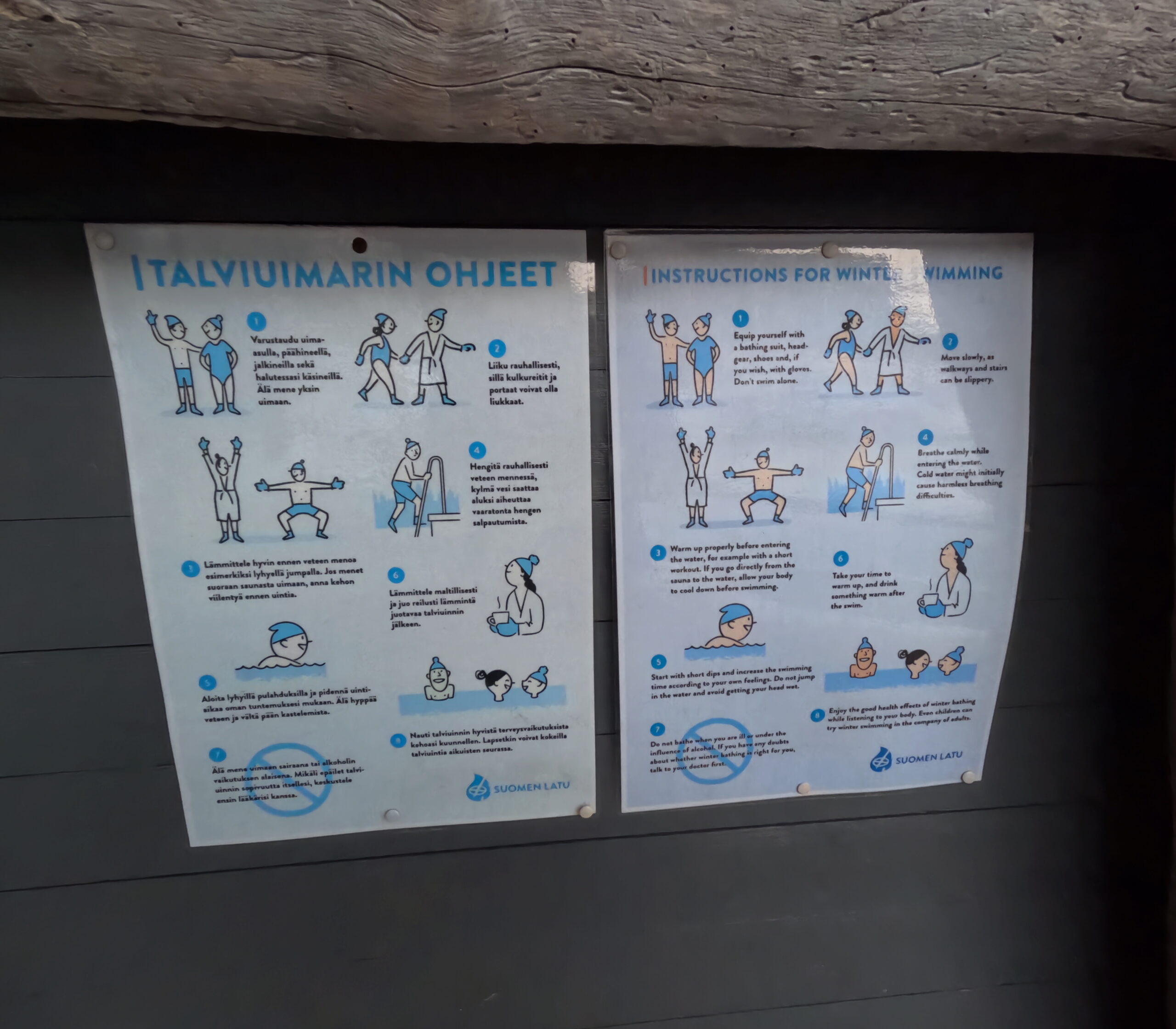 Kiilopää冬季水泳説明看板｜フィンランド語と英語で記載された「INSTRUCTIONS FOR WINTER SWIMMING」、イラスト付きの安全ガイドライン｜フィンランド・サーリセルカ・北極圏